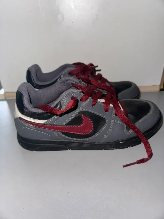 Baskets Marque Nike taille 36 - photo numéro 2