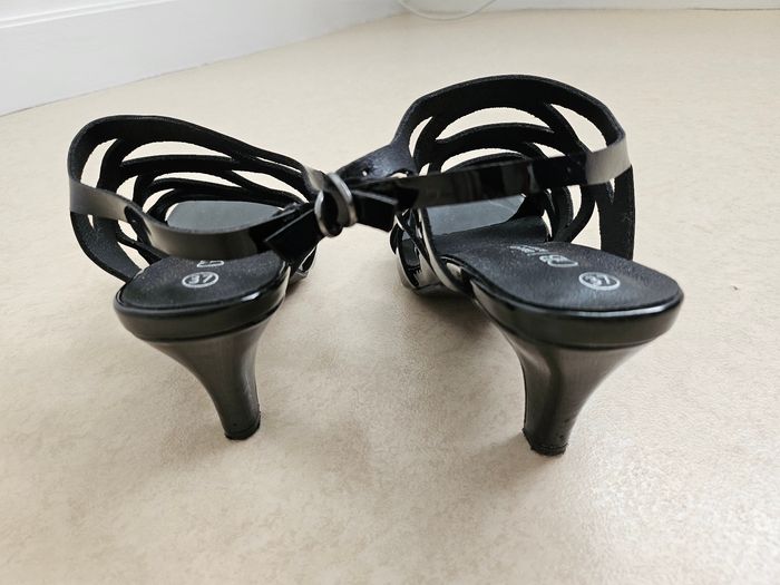 Chaussure ouverte à talons vernis noir - photo numéro 3