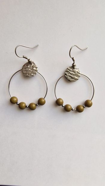 Boucle d'oreille créole perles kaki