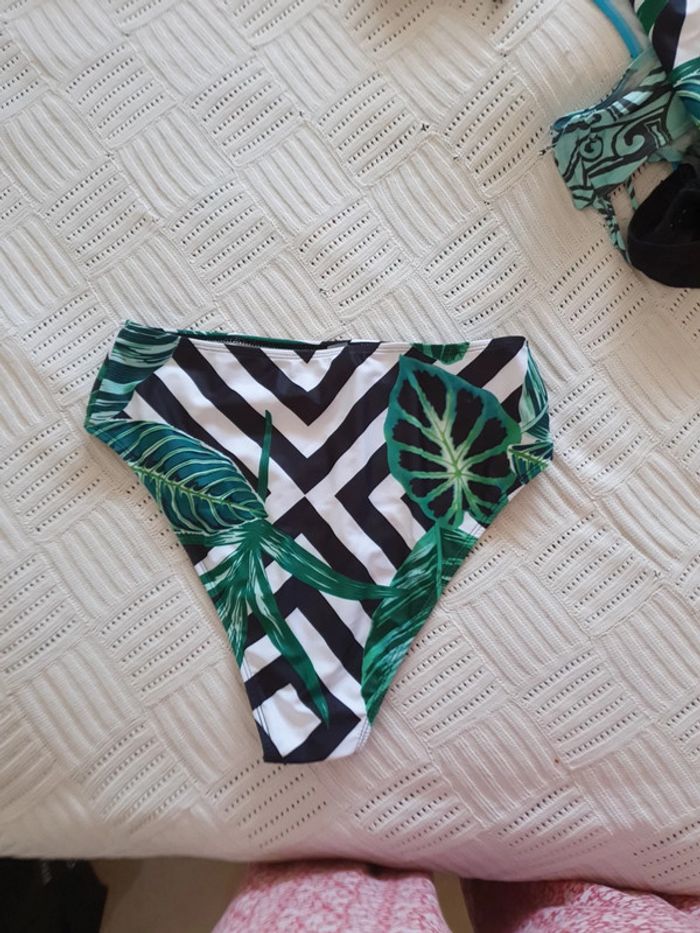 Bas de maillot jamais porté - photo numéro 2