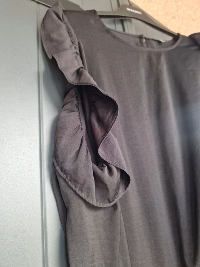 Blouse noir manches longues avec ouvertures et volants - photo numéro 6