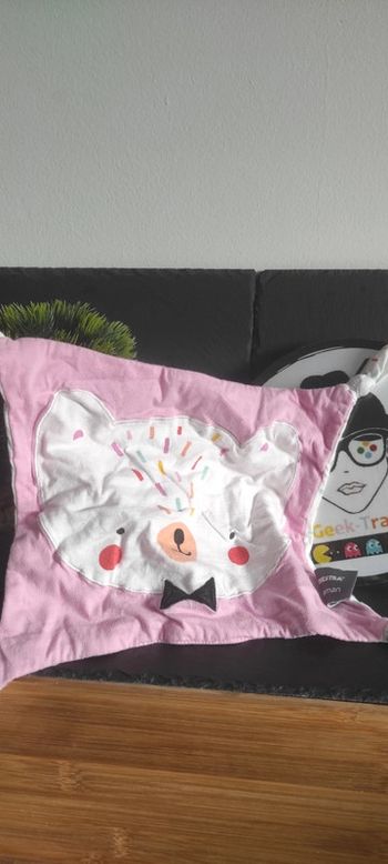 doudou blanc confettis multicolore ours orchestra noeud papillon rose premaman