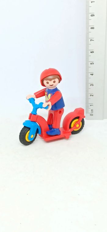Enfant garçon sur accessoire playmobil