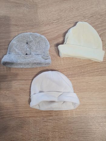 3 Bonnets naissance
