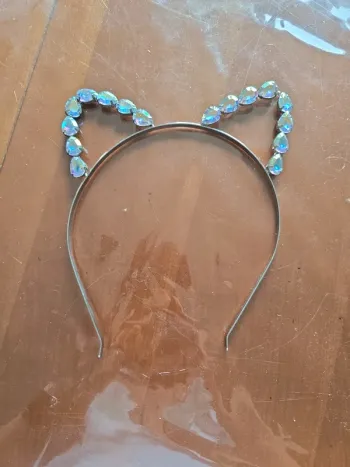 Serre tête les oreilles de chat