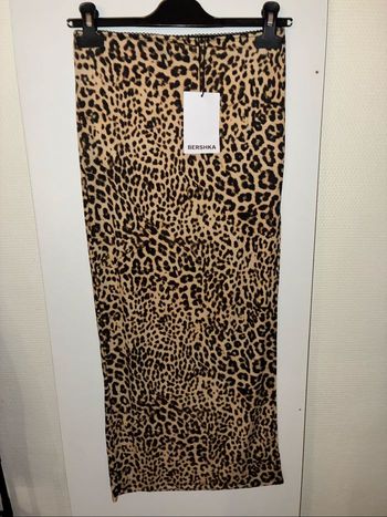 Jupe longue à fente léopard Bershka XS