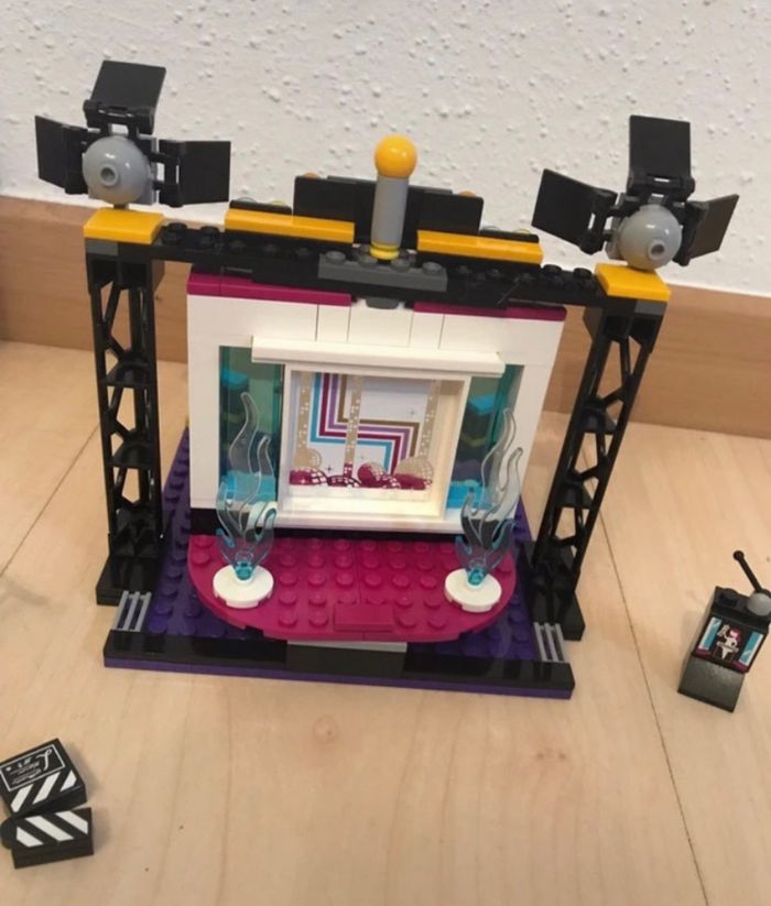 Lego Friends 4117 : Le plateau TV popstar - photo numéro 3