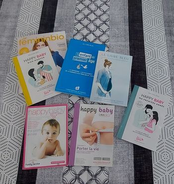 Lot livres de grossesse et bébé