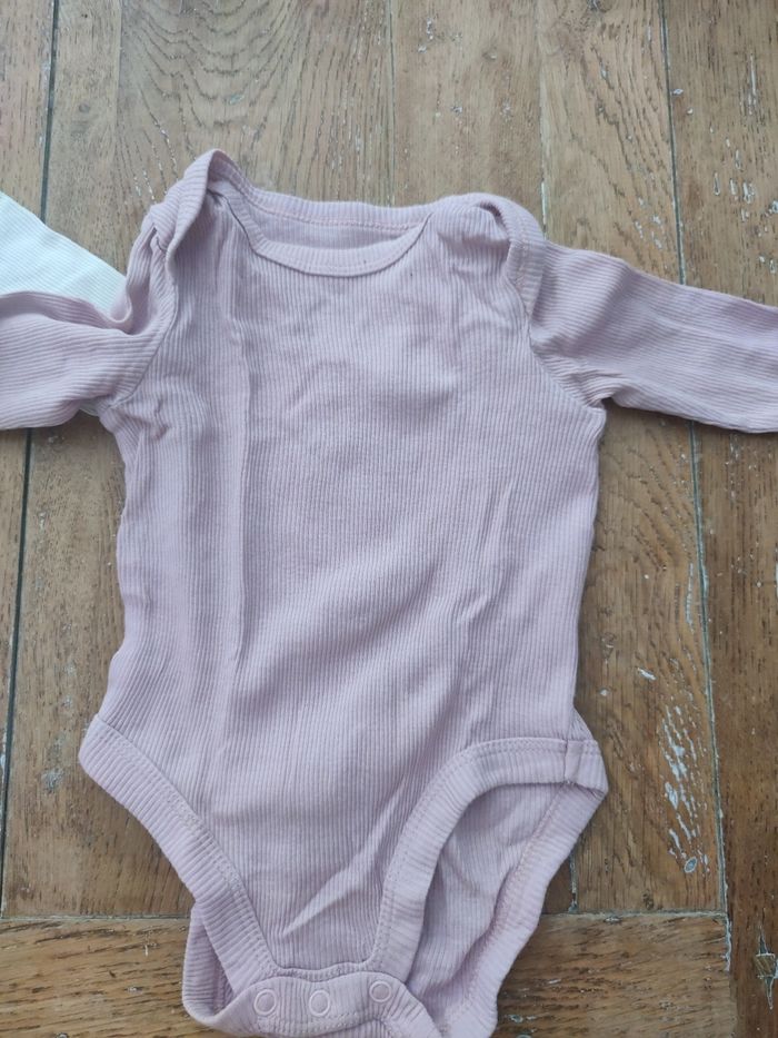 Lot de 2 bodies 3-6 mois - photo numéro 3