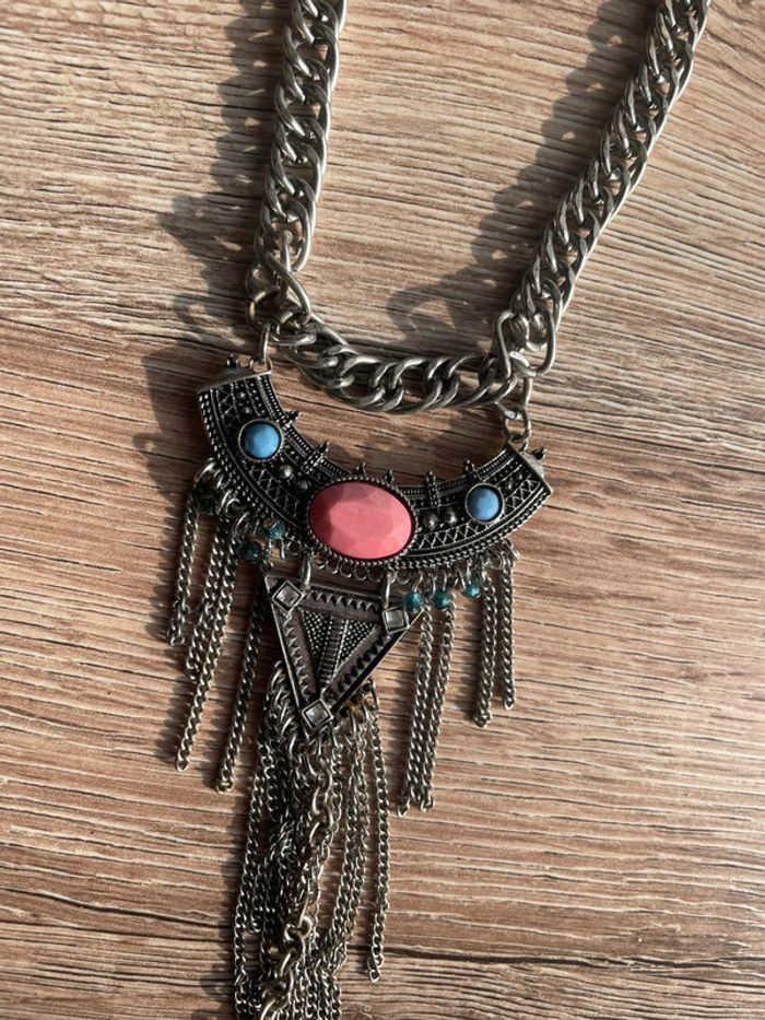 Collier argenté en chaîne et pendentif ethnique - photo numéro 3