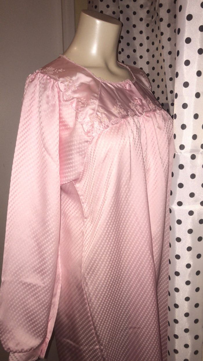 Chemise de nuit Vintage état neuf rose en satin - photo numéro 13