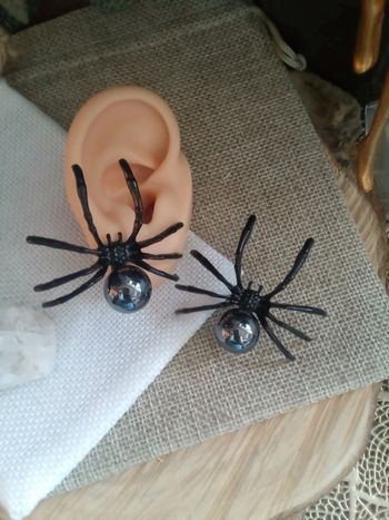 Boucles d'oreilles araignées noires