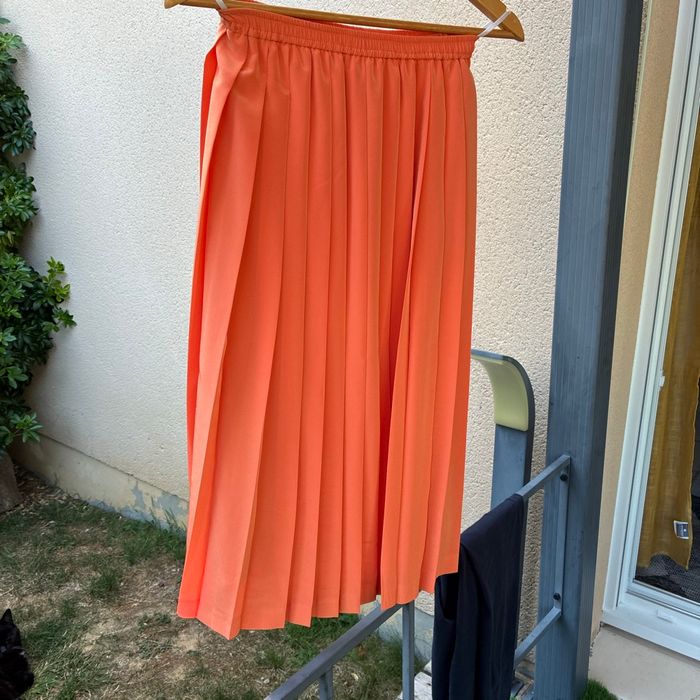 Ensemble jupe et haut sans manches assorti