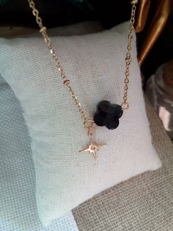 Collier trèfle en pierre d'onyx et étoile du Nord