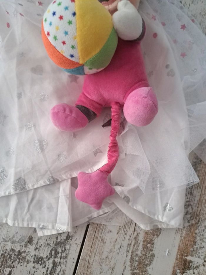 Peluche musicale Minnie et son ballon - photo numéro 4