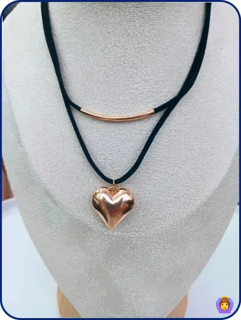 Collier Double Rang Cordon Noir & Cœur Doré – tendance chic