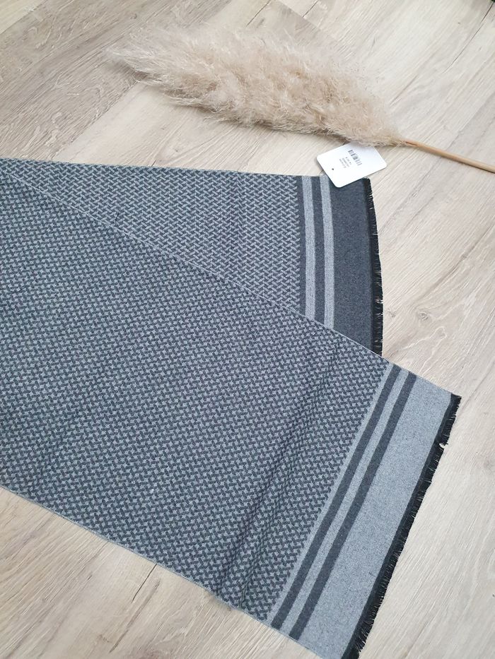 Echarpe fine grise et noir pour homme - photo numéro 2