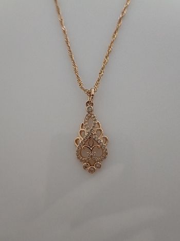 Chaîne et pendentif plaqué or