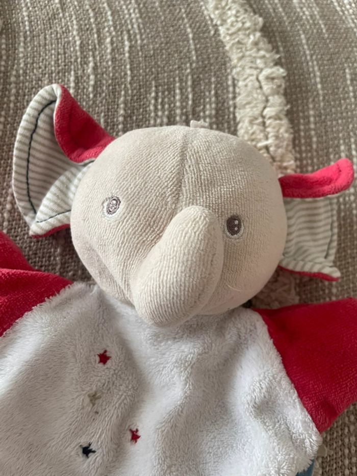 Peluche doudou plat 25cm sucre d’orge éléphant beige et rouge très bon état - photo numéro 2