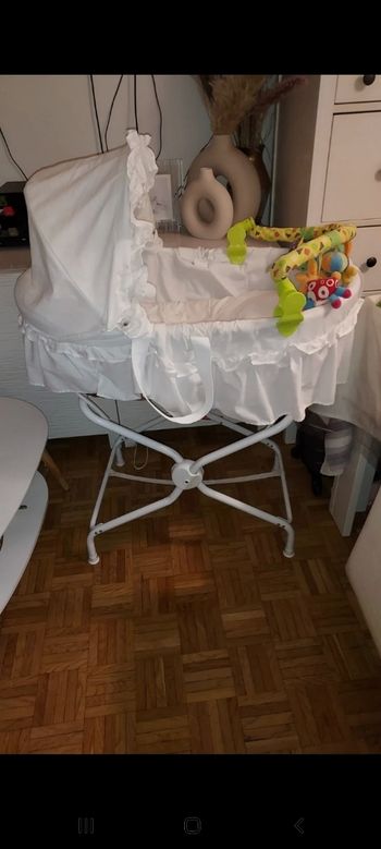 Couffin en osier avec pied