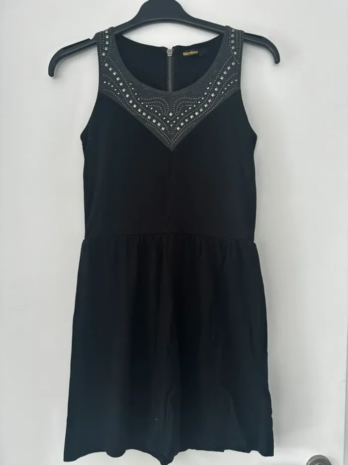 Robe noire Bizzbee