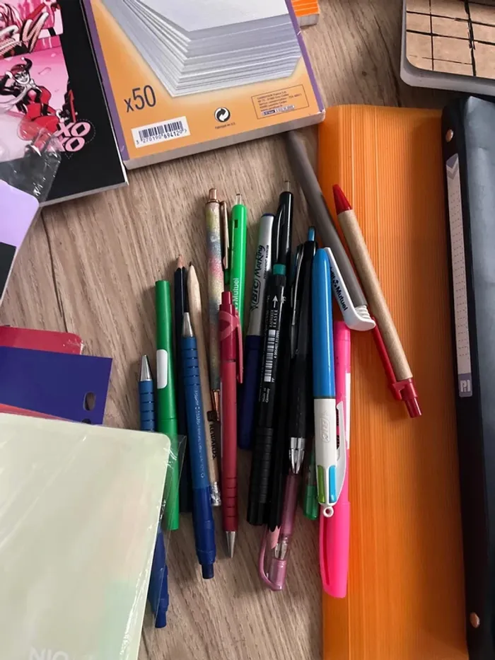 Énorme lot de fournitures scolaires neuves ou en très bon état - photo numéro 4