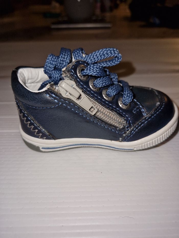 Chaussures bébé garçon taille 18 - photo numéro 2