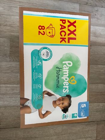 Carton xxl pampers harmonie 82 couches taille 5 neuf 