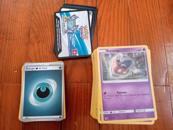 Lot de 200 cartes pokemon, différentes collections