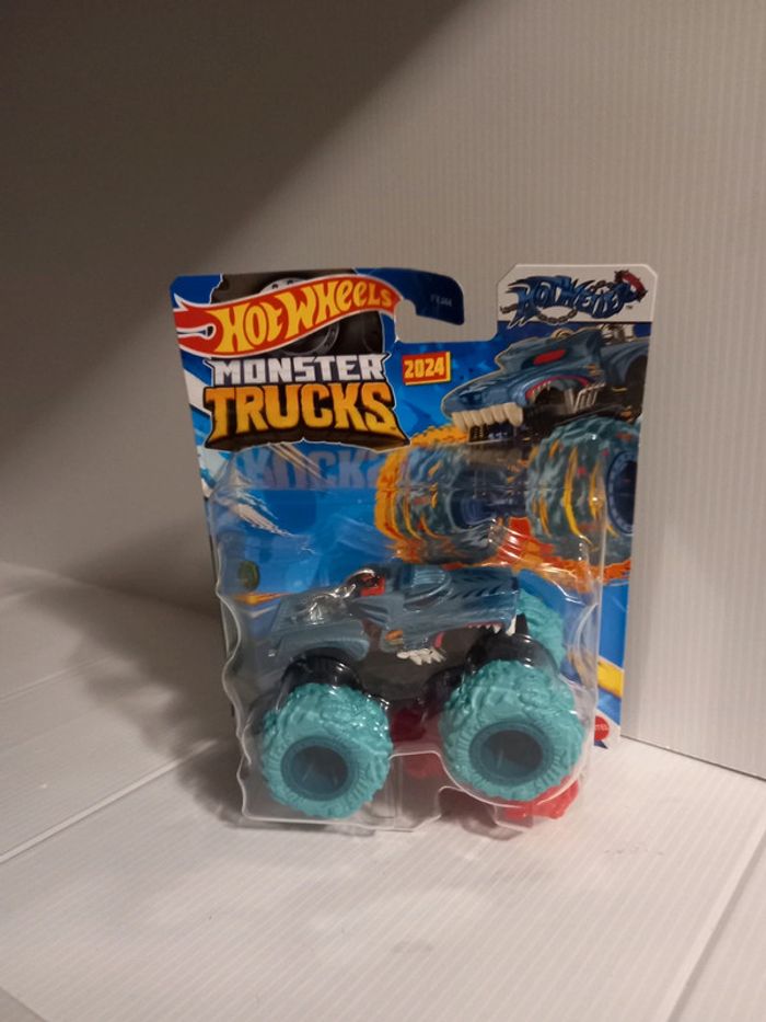 Hotwheel monster truck hotweiler 2024