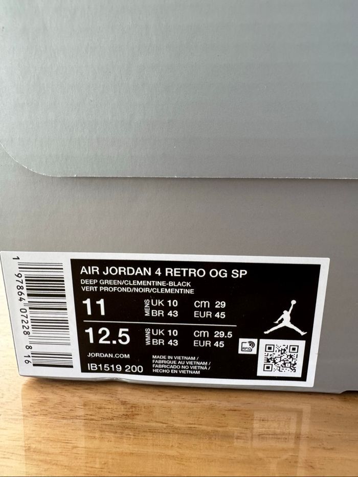 Jordan 4 x Undefeated - photo numéro 2