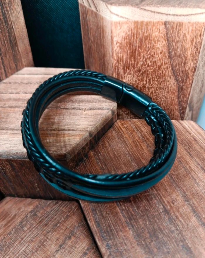 Bracelet tressé en cuir– 21 cm – Fermoir magnétique – Style bohème, rock & vintage – Mixte
- photo numéro 8