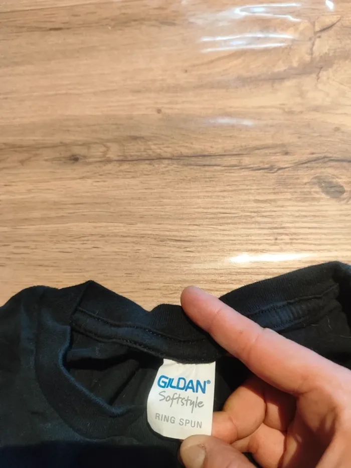 T-shirt Gildan noir imprimé Taille L. L'allié confort de votre quotidien ! - photo numéro 3