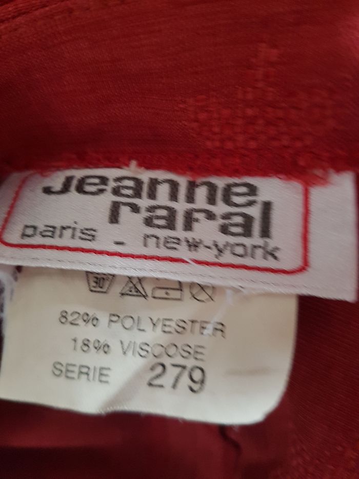 Veste femme vintage rouge. Jeanne Rafal Paris. 54cm aux aisselles, 65cm de haut. - photo numéro 5