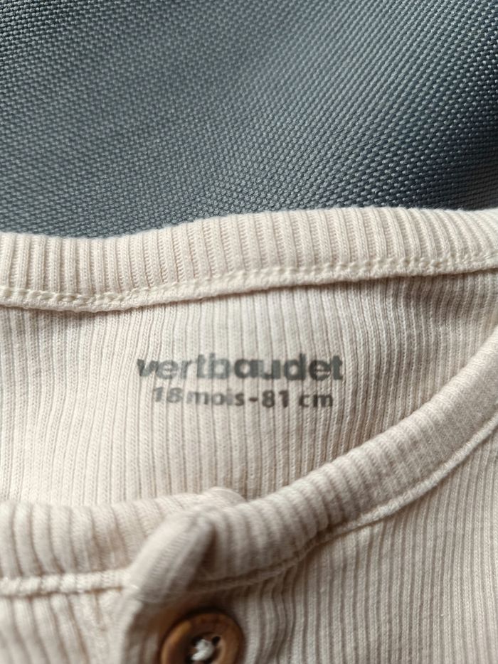 T-shirt ML beige côtelé 🦕 Taille 18 mois - photo numéro 4