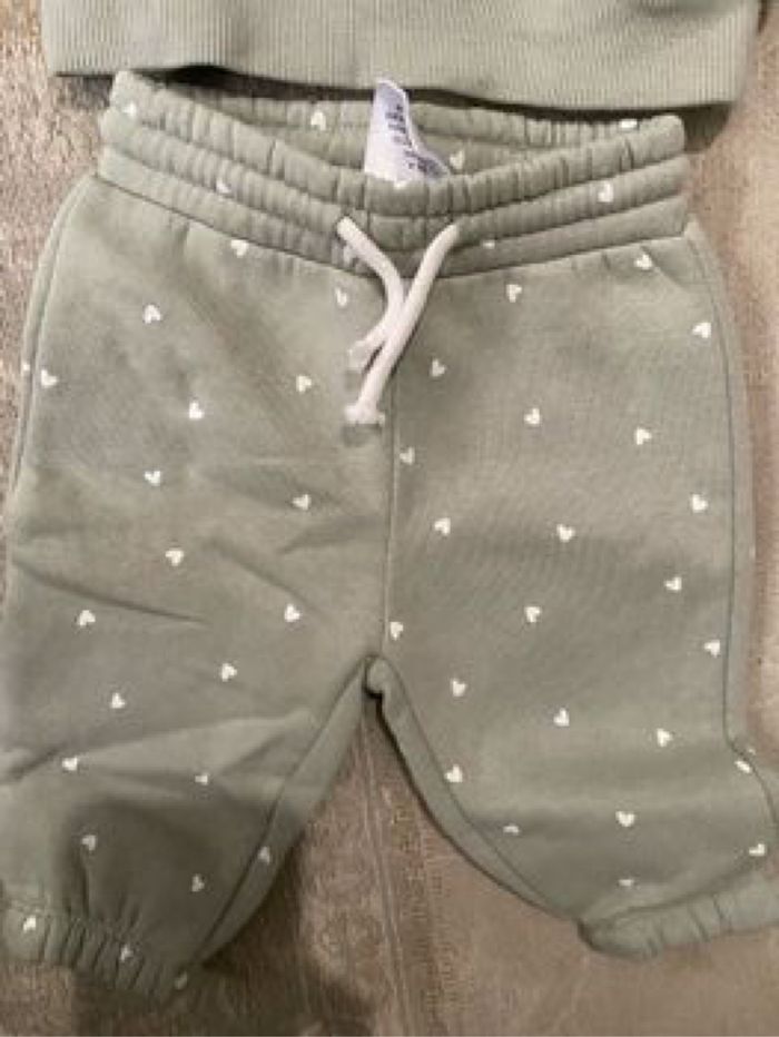 Ensemble jogging Minnie Disney 3/6 mois neuf - photo numéro 2