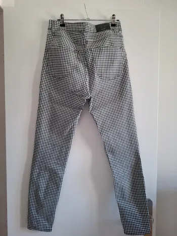 Pantalon vichy noir et blanc - Stradivarius - 38 - très bon état