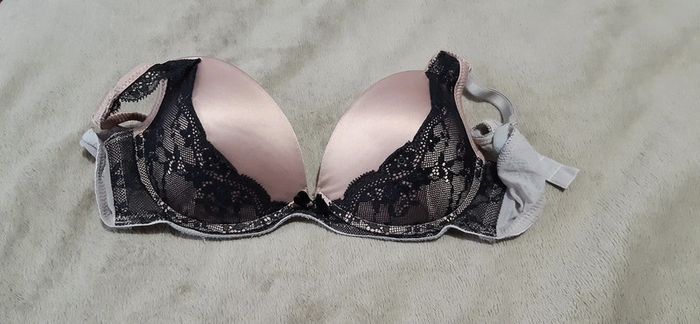 Soutien gorge rose et noir