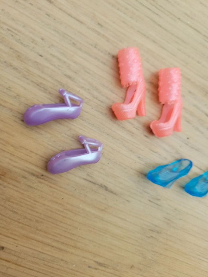 Lot chaussures barbie talon et chaussure de gymnastique violette - photo numéro 2