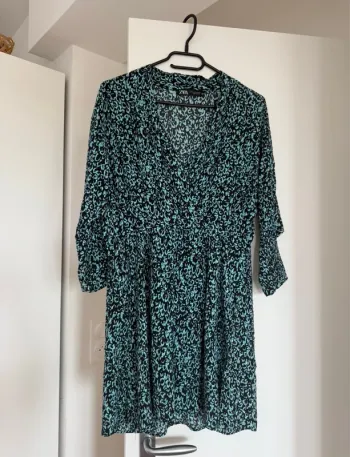 Jolie robe S/36 Zara col V