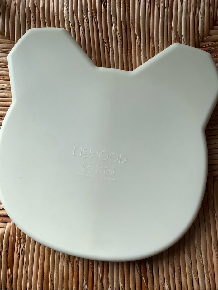 Assiette en silicone avec compartiments marque Liewood - photo numéro 2