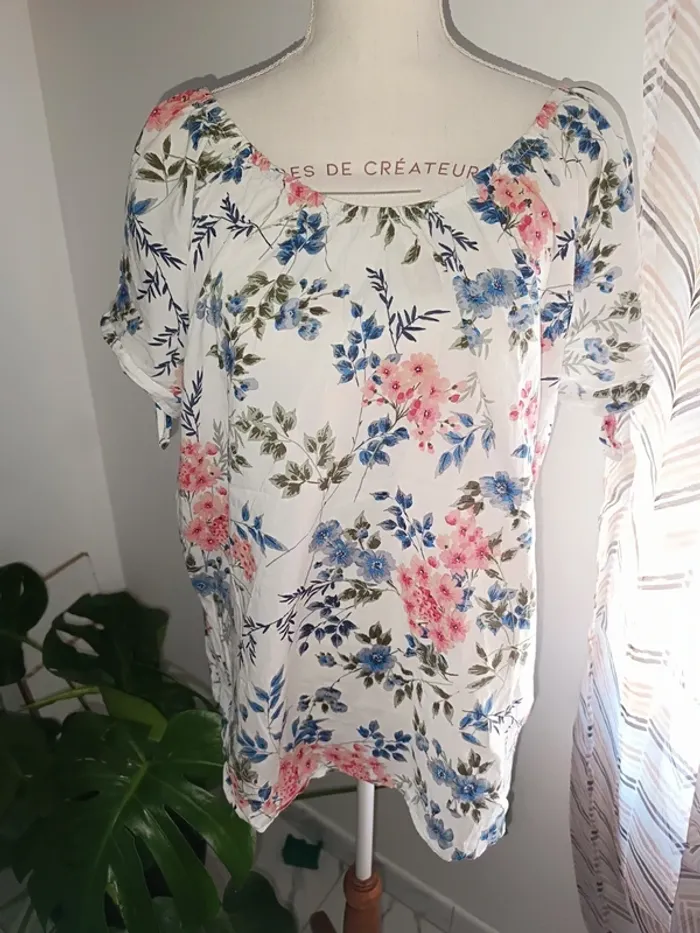 🎀 jolie t-shirt blanc motif fleur c&a taille 48🎀