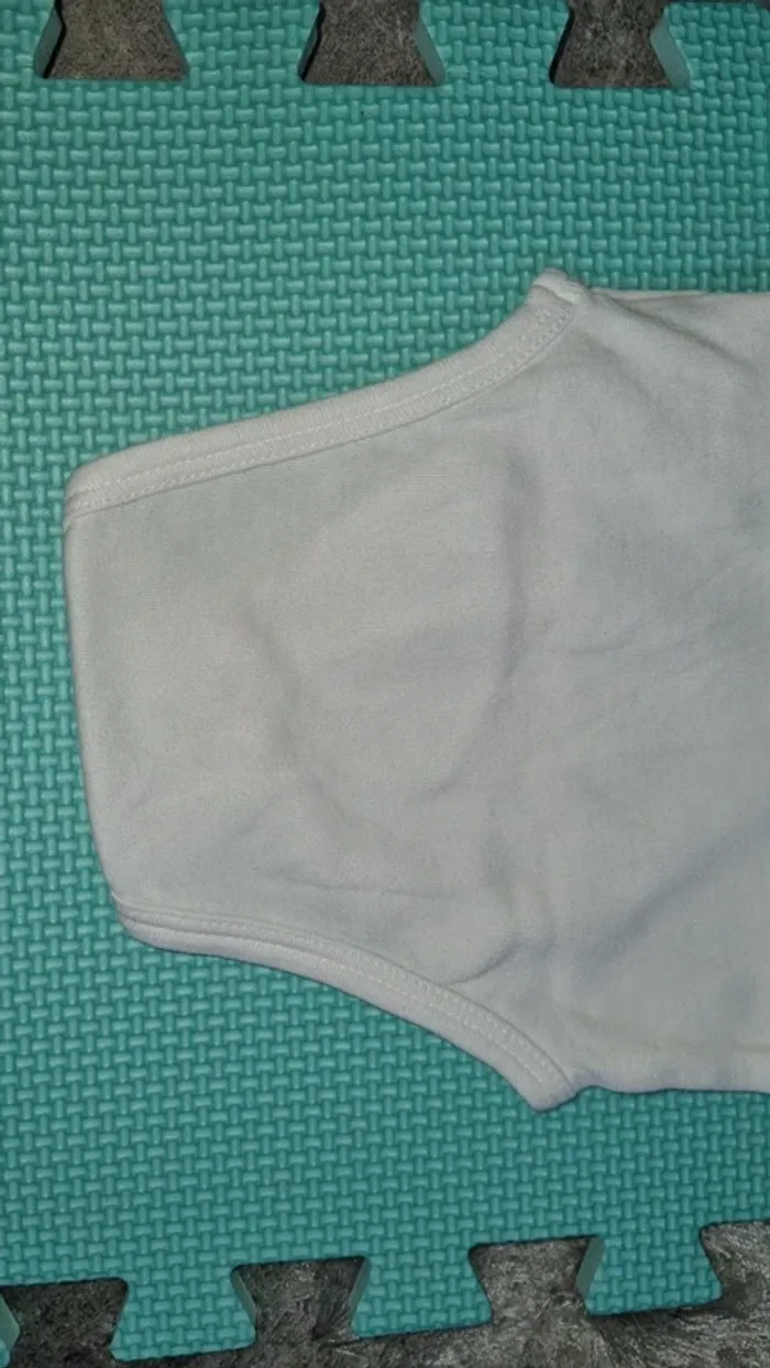 Body manche courte 0/1 mois en bon état - photo numéro 8