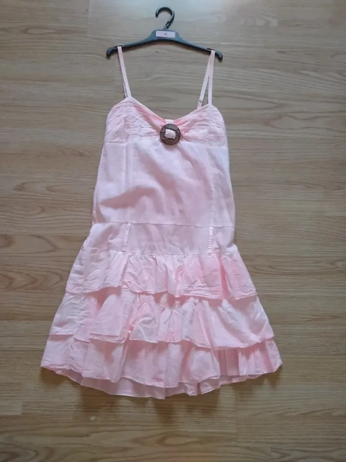 Robe courte a bretelles. Femme. Rose.
Taille 36 - photo numéro 3