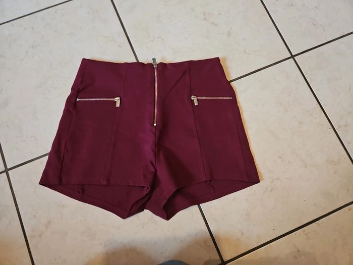 Short bershka 36 rouge