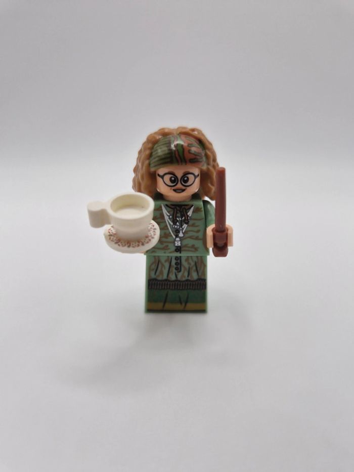 Figurine type lego Professeur Trelawney Harry Potter - photo numéro 2