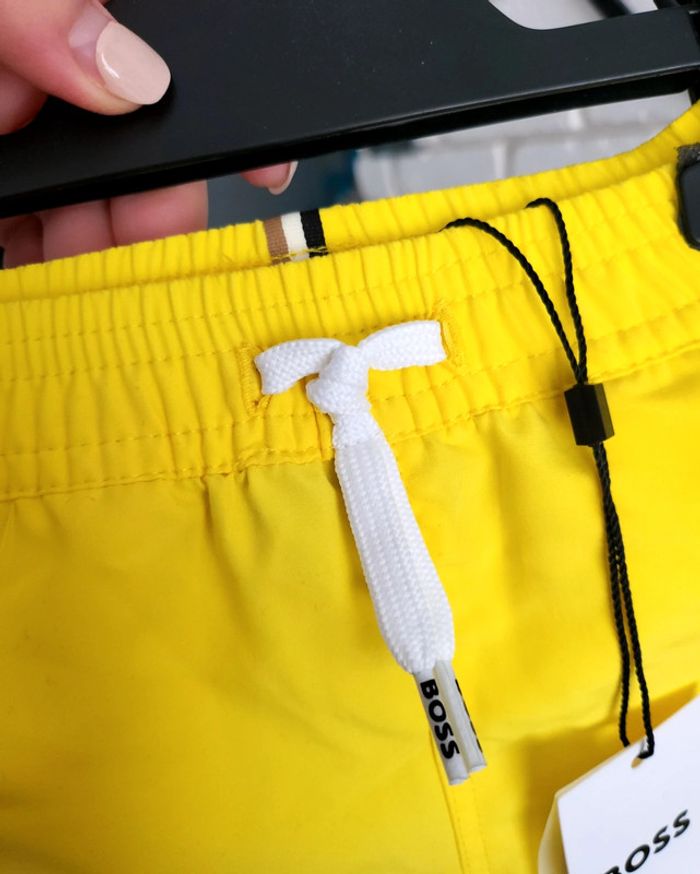 T-shirt et maillot de bain BOSS jaune  boss taille 9 mois neuf - photo numéro 10