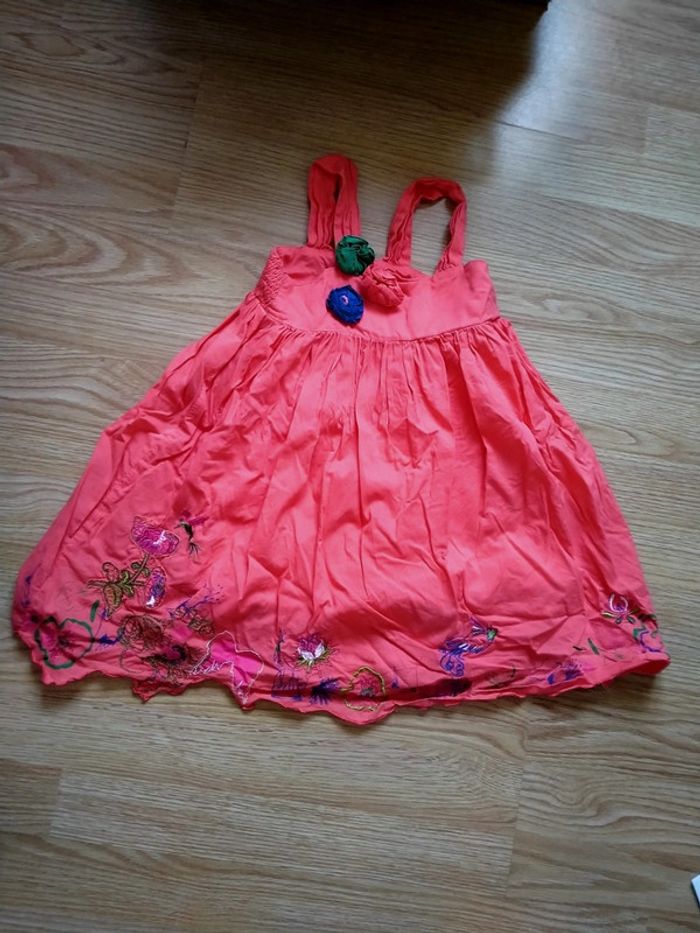 Robe orange a Fleurs. Marese.
Taille 3 ans
