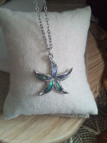 Collier étoile argentée avec pierres en ormeaux naturels