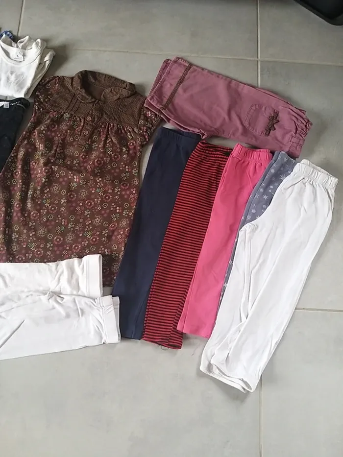 Lot de vêtements été fille en 24 mois - photo numéro 2